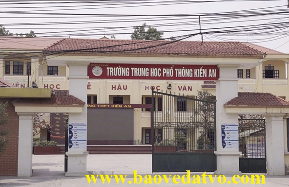 nhan vien bao ve truong hoc xin nghi viec khi bi to bao hanh dong vat